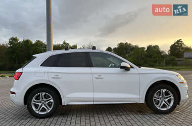 Позашляховик / Кросовер Audi Q5 2018 в 