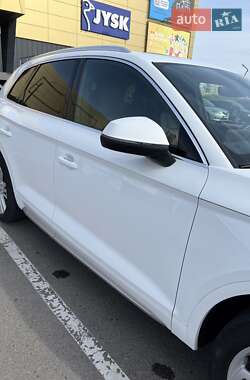 Позашляховик / Кросовер Audi Q5 2019 в 