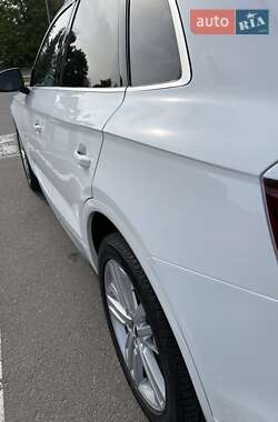 Позашляховик / Кросовер Audi Q5 2019 в 