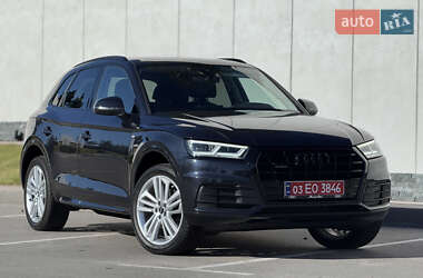 Внедорожник / Кроссовер Audi Q5 2018 в 