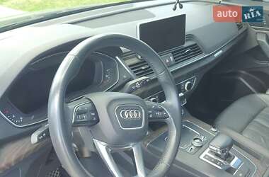 Позашляховик / Кросовер Audi Q5 2018 в 