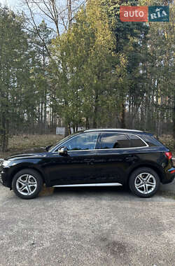 Внедорожник / Кроссовер Audi Q5 2018 в 