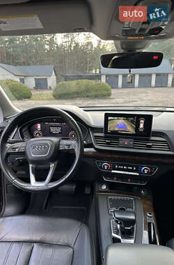 Внедорожник / Кроссовер Audi Q5 2018 в 