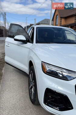 Внедорожник / Кроссовер Audi Q5 2022 в 