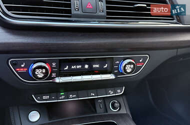 Позашляховик / Кросовер Audi Q5 2021 в 