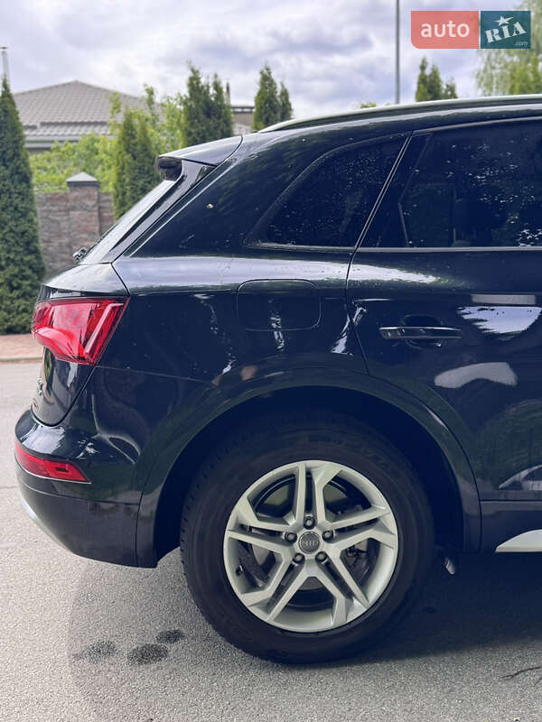 Позашляховик / Кросовер Audi Q5 2017 в Києві