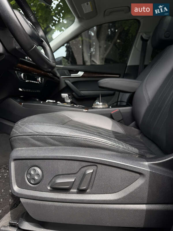 Позашляховик / Кросовер Audi Q5 2017 в Києві