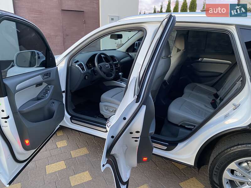 Позашляховик / Кросовер Audi Q5 2015 в Рівному