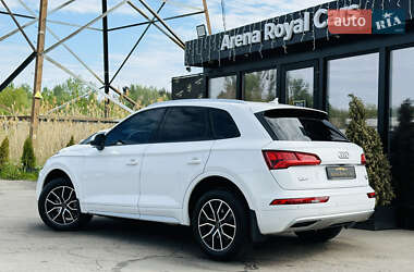 Внедорожник / Кроссовер Audi Q5 2018 в 