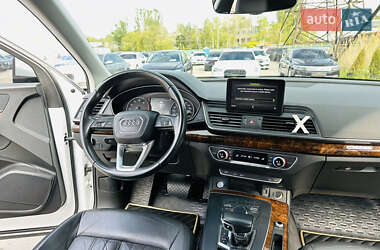 Внедорожник / Кроссовер Audi Q5 2018 в 