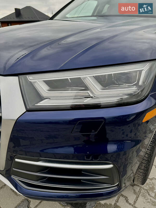Позашляховик / Кросовер Audi Q5 2017 в Рівному