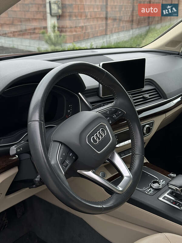 Позашляховик / Кросовер Audi Q5 2017 в Рівному