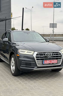 Внедорожник / Кроссовер Audi Q5 2018 в 