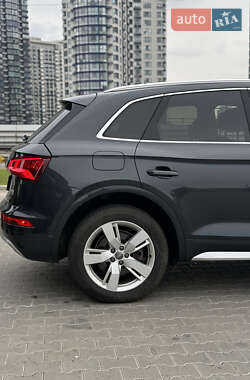 Внедорожник / Кроссовер Audi Q5 2018 в 