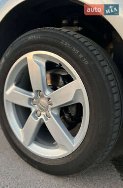 Внедорожник / Кроссовер Audi Q5 2011 в 