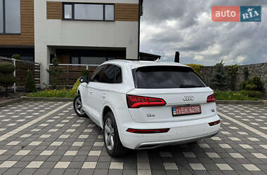 Позашляховик / Кросовер Audi Q5 2018 в 