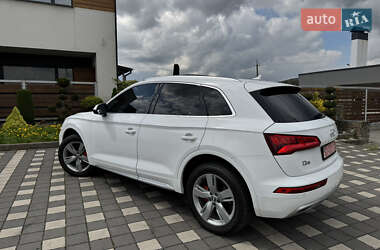 Позашляховик / Кросовер Audi Q5 2018 в 