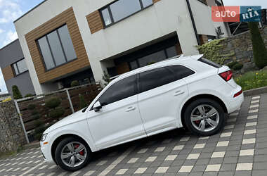 Позашляховик / Кросовер Audi Q5 2018 в 