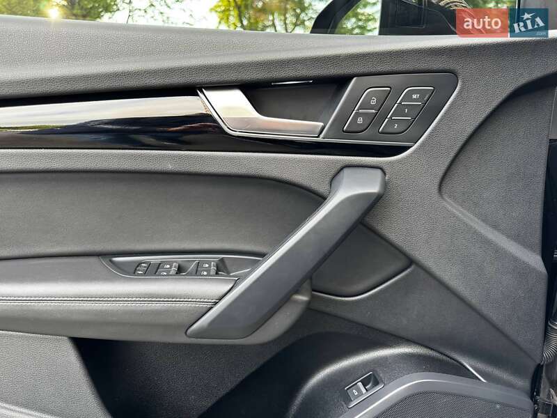 Внедорожник / Кроссовер Audi Q5 2021 в Киеве