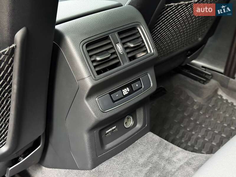 Внедорожник / Кроссовер Audi Q5 2021 в Киеве