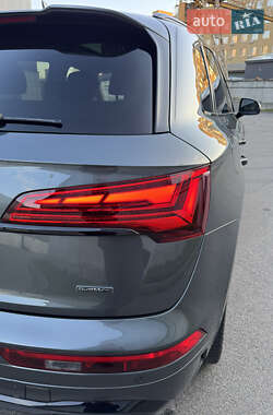 Внедорожник / Кроссовер Audi Q5 2021 в 