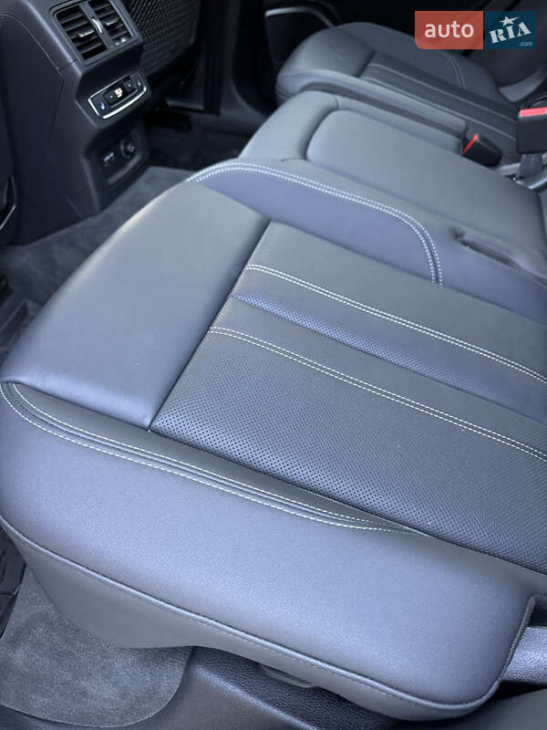 Внедорожник / Кроссовер Audi Q5 2021 в Киеве