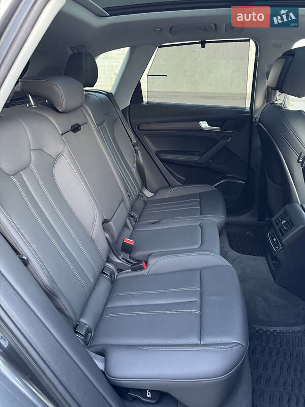 Внедорожник / Кроссовер Audi Q5 2021 в Киеве