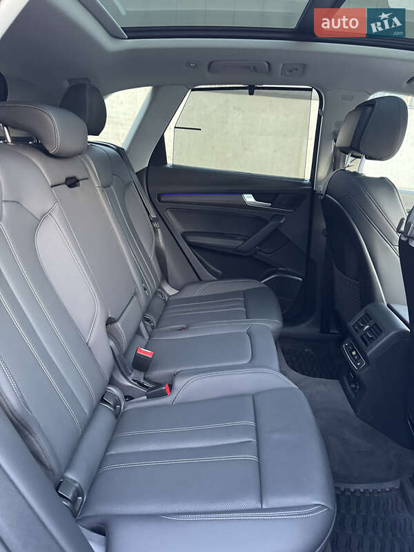 Внедорожник / Кроссовер Audi Q5 2021 в Киеве
