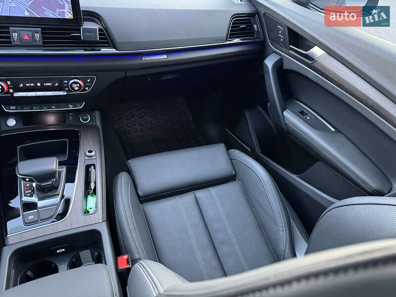Внедорожник / Кроссовер Audi Q5 2021 в Киеве