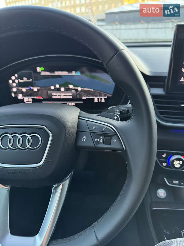 Внедорожник / Кроссовер Audi Q5 2021 в Киеве