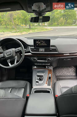Позашляховик / Кросовер Audi Q5 2018 в 