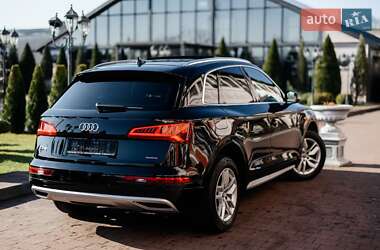 Позашляховик / Кросовер Audi Q5 2020 в 