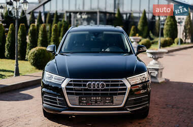 Позашляховик / Кросовер Audi Q5 2020 в 