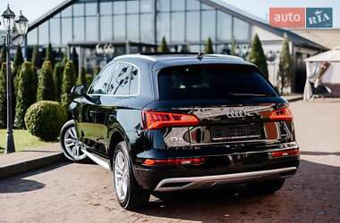 Позашляховик / Кросовер Audi Q5 2020 в 