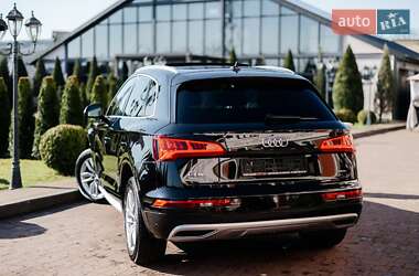 Позашляховик / Кросовер Audi Q5 2020 в 
