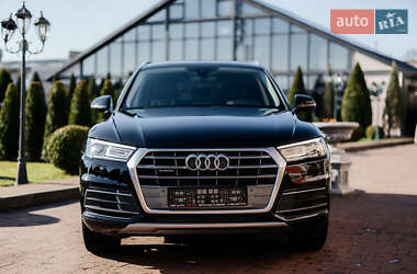 Позашляховик / Кросовер Audi Q5 2020 в 