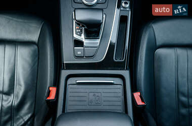 Позашляховик / Кросовер Audi Q5 2020 в 