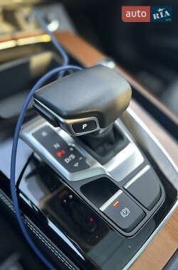 Внедорожник / Кроссовер Audi Q5 2021 в 