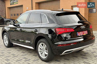 Внедорожник / Кроссовер Audi Q5 2018 в 