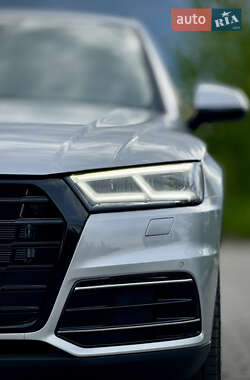Позашляховик / Кросовер Audi Q5 2020 в 