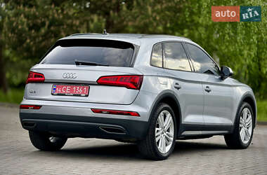 Позашляховик / Кросовер Audi Q5 2020 в 