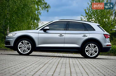 Позашляховик / Кросовер Audi Q5 2020 в 