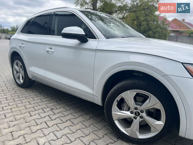 Позашляховик / Кросовер Audi Q5 2021 в Стрию