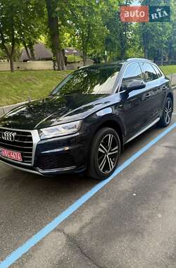 Внедорожник / Кроссовер Audi Q5 2018 в 