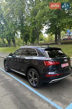 Внедорожник / Кроссовер Audi Q5 2018 в 