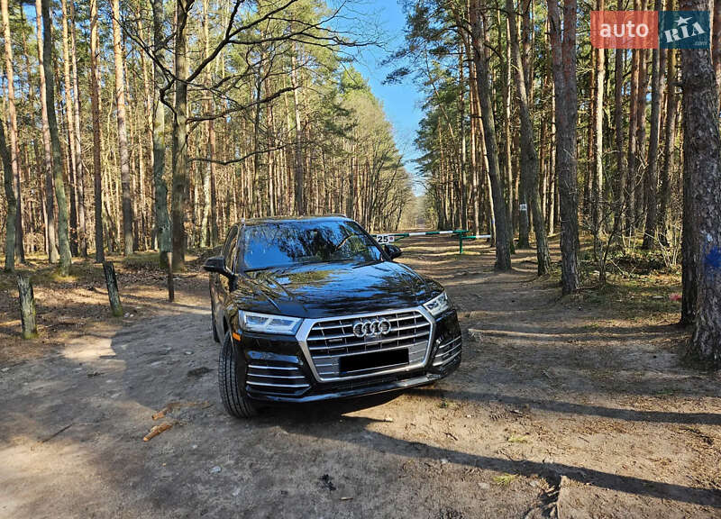 Внедорожник / Кроссовер Audi Q5 2018 в 
