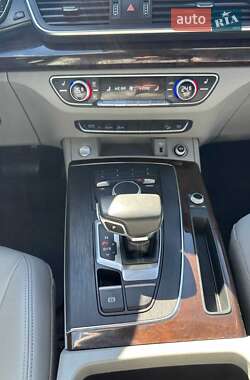 Позашляховик / Кросовер Audi Q5 2019 в 