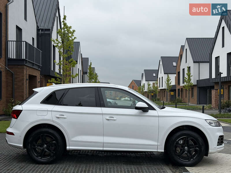 Позашляховик / Кросовер Audi Q5 2018 в Львові
