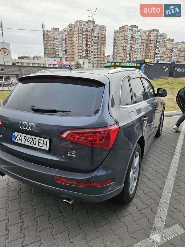 Внедорожник / Кроссовер Audi Q5 2010 в Киеве