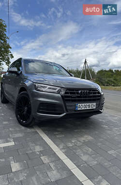 Внедорожник / Кроссовер Audi Q5 2018 в 